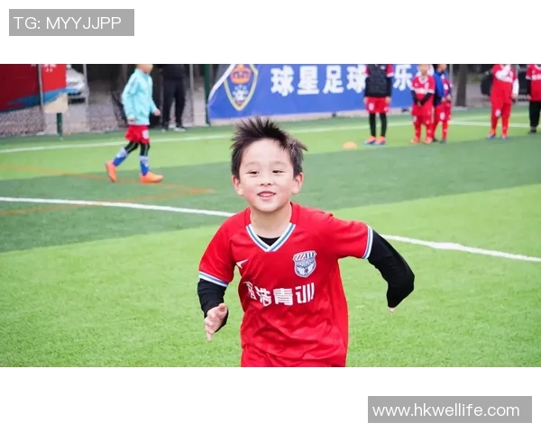 新疆维族四岁小足球天才崭露头角引发关注未来有望成为世界级球星 新疆维族四岁小足球天才崭露头角引发关注未来有望成为世界级球星